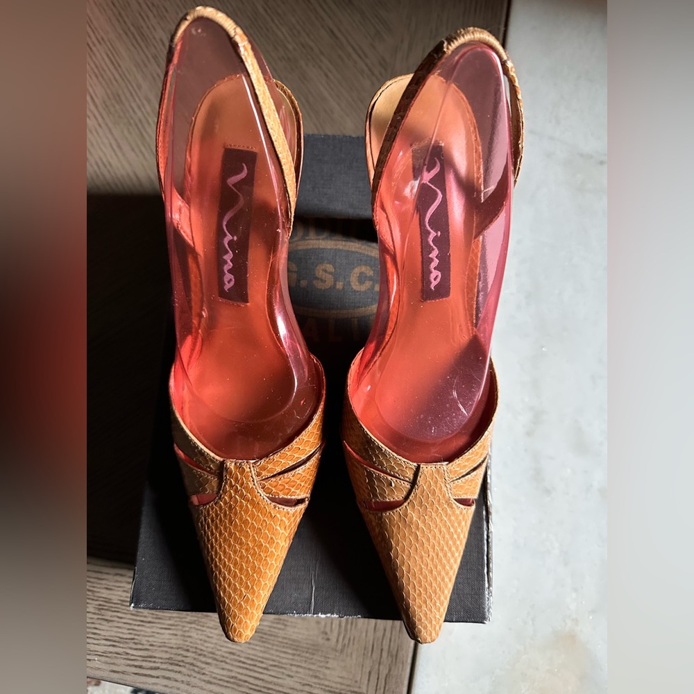Nina Women's brown and Tan Textured Heels